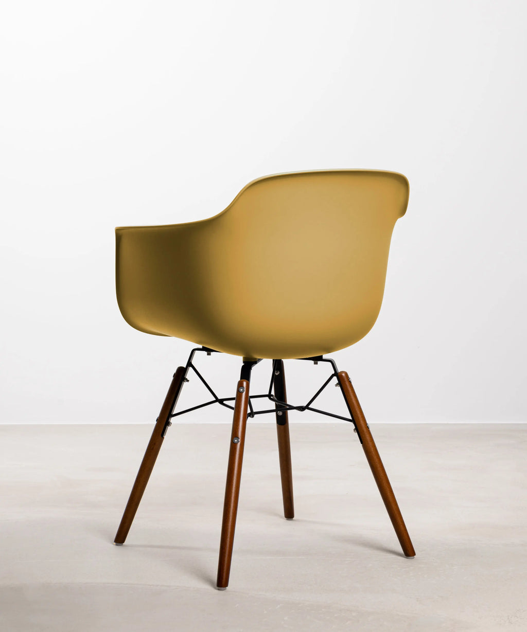 Silla de Polipropileno y Madera Elon Arms