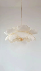 Pantalla de lámpara de papel crepé con estampado floral color crema, 70 cm, lámpara colgante de techo con diseño floral.