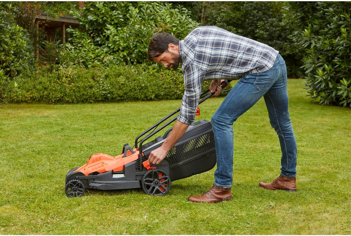 BLACK+DECKER BEMW471ES, Cortacésped eléctrico 1.600W 38 cm, Anchura de Corte de 38 cm, 6 Alturas Ajustables de Corte de 20, 30, 40, 50, 60 y 70 mm, Mango EASYSTEER de 3 Posiciones