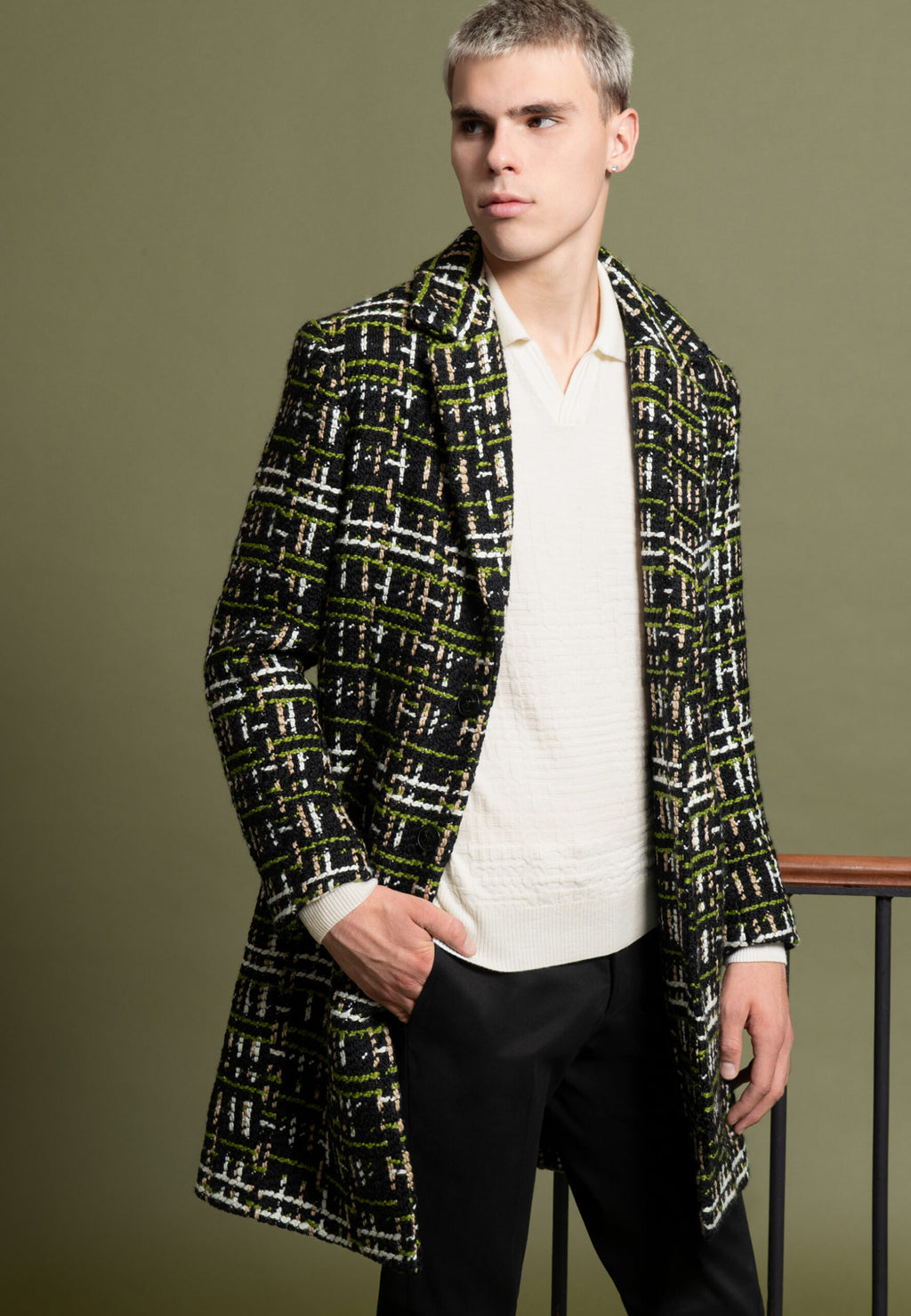 Manteau en tweed de laine noir, vert, beige et blanc
