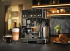 NINJA Machine à café Luxe Essential 2-en-1, Latte, Cappuccino et Espresso avec broyeur à grains et mousseur à lait intégrés, facile à utiliser, 2 préréglages mousse, argent, ES501EU