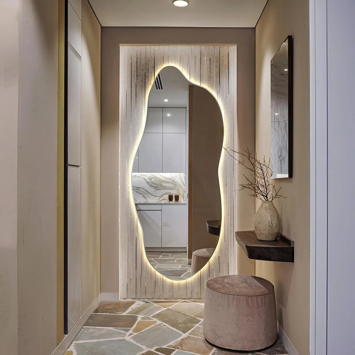 Grand Miroir LED 45x100 cm Blanc Chaud Lumière Chaude Irrégulier Asymétrique Cuisine Miroir Mural sans Cadre Décoration Murale Design Minimalisme Esthétiquement Installation Verticale ou Horizontale