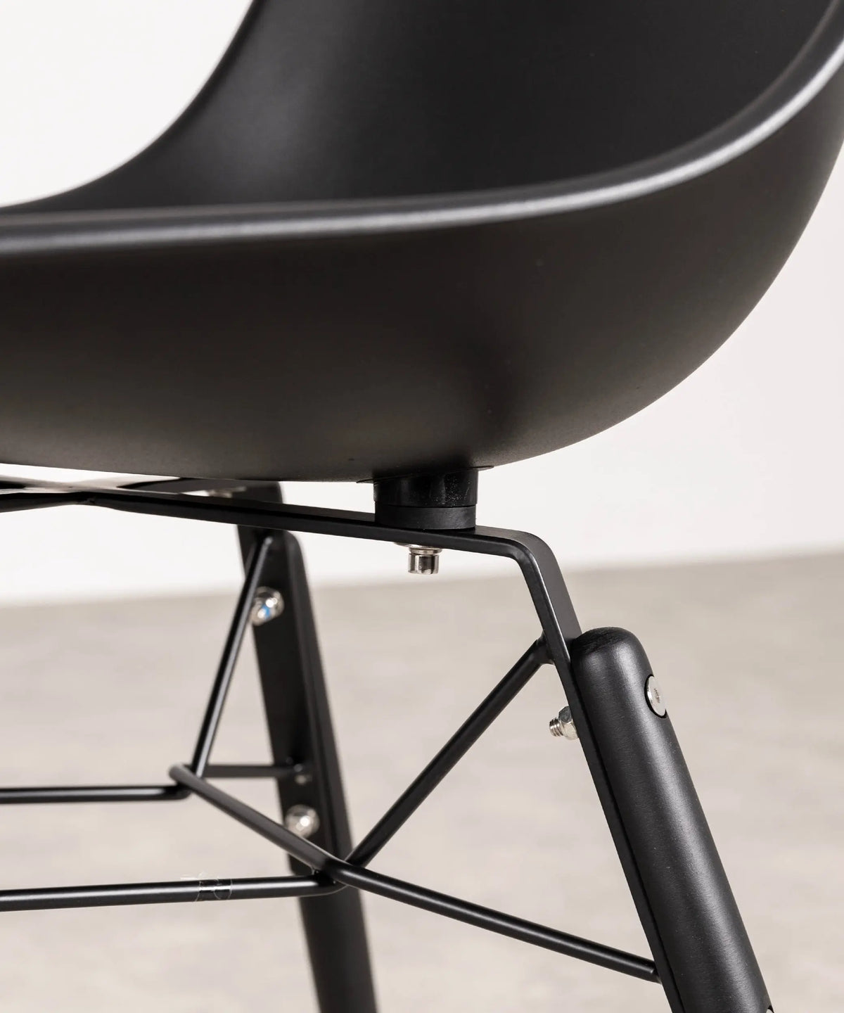 Silla de Polipropileno y Madera Elon
