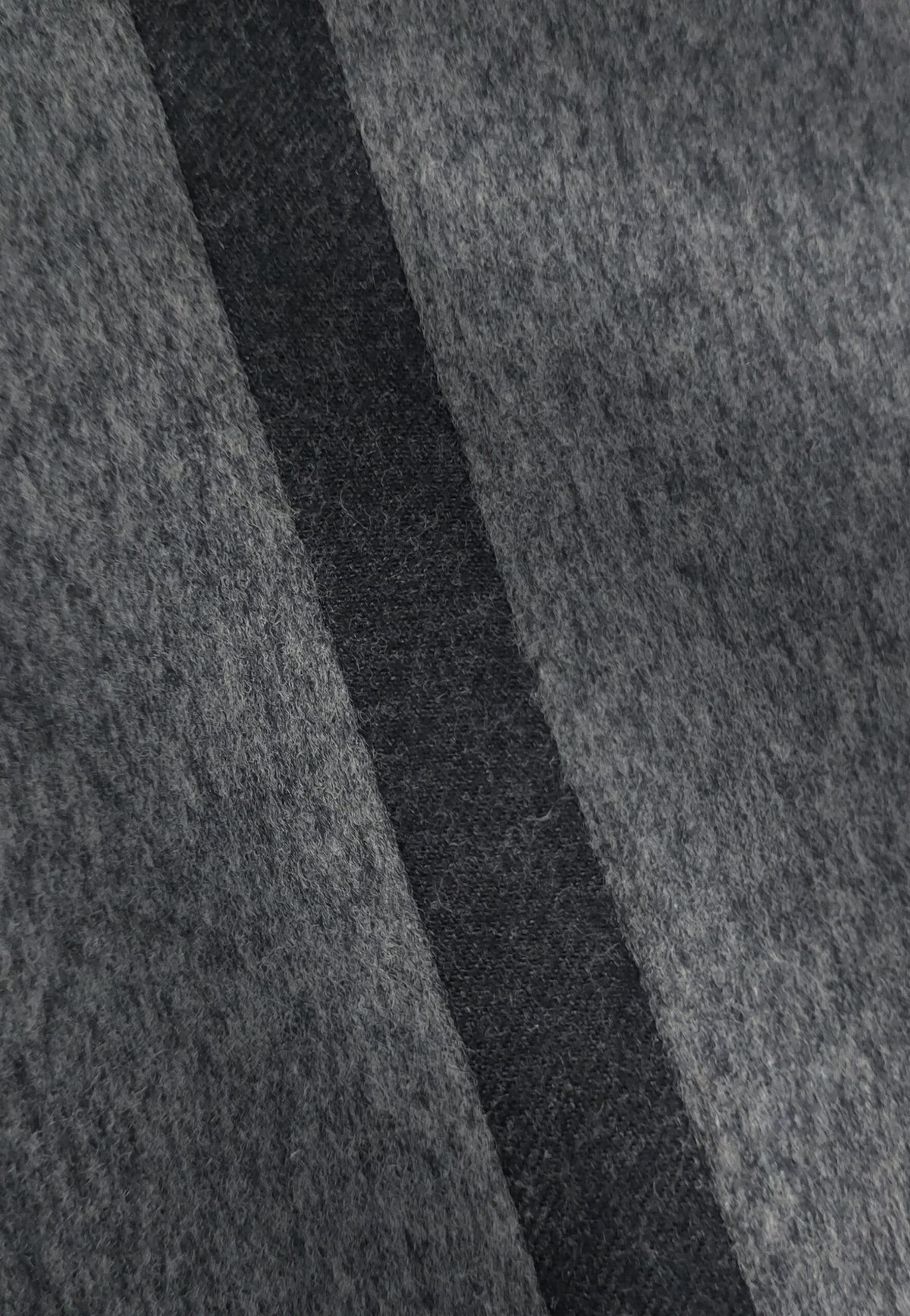 Pantalon en flanelle de laine gris à bandes latérales contrastées