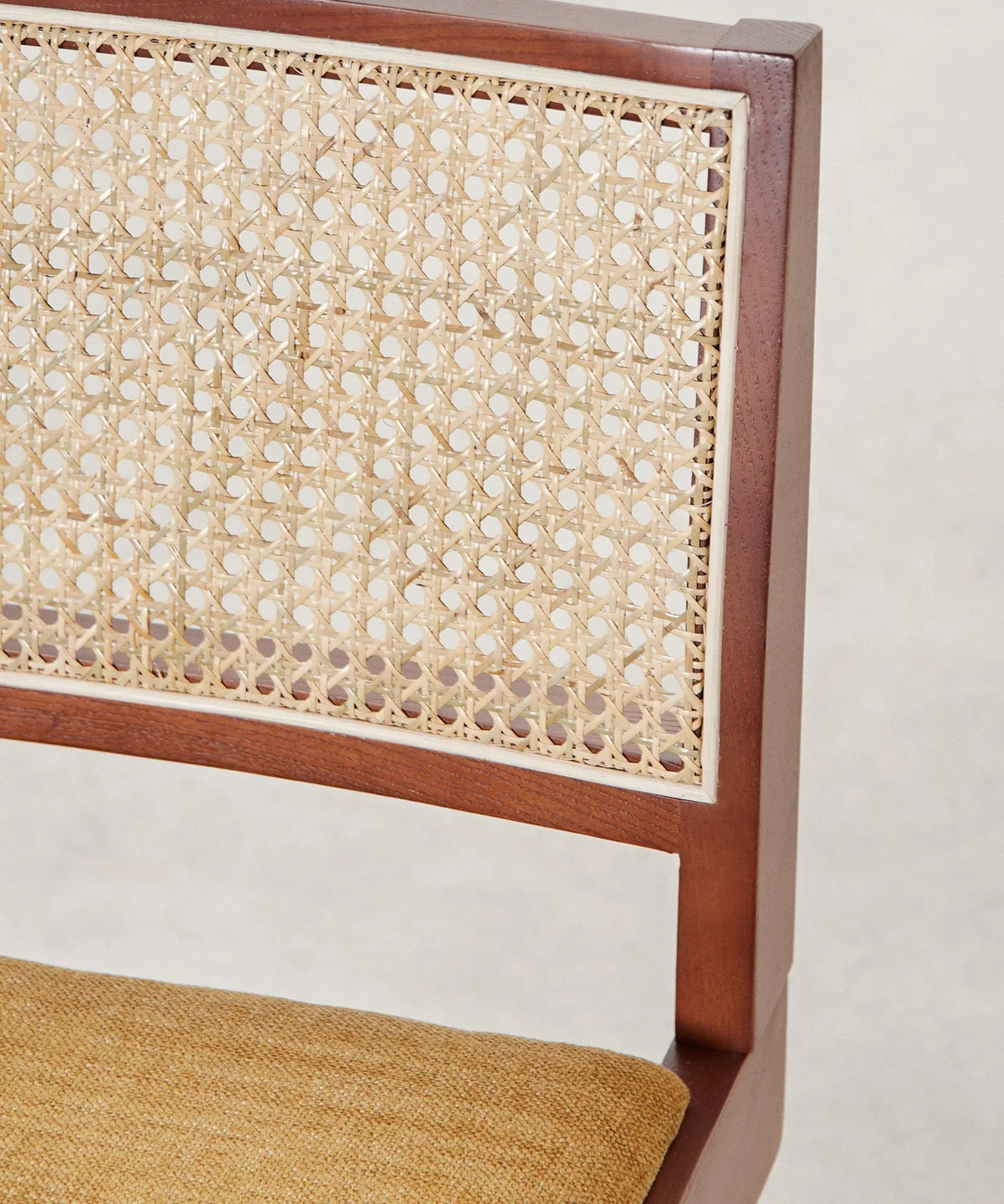 Silla de Comedor en Madera Tapizada Pauline