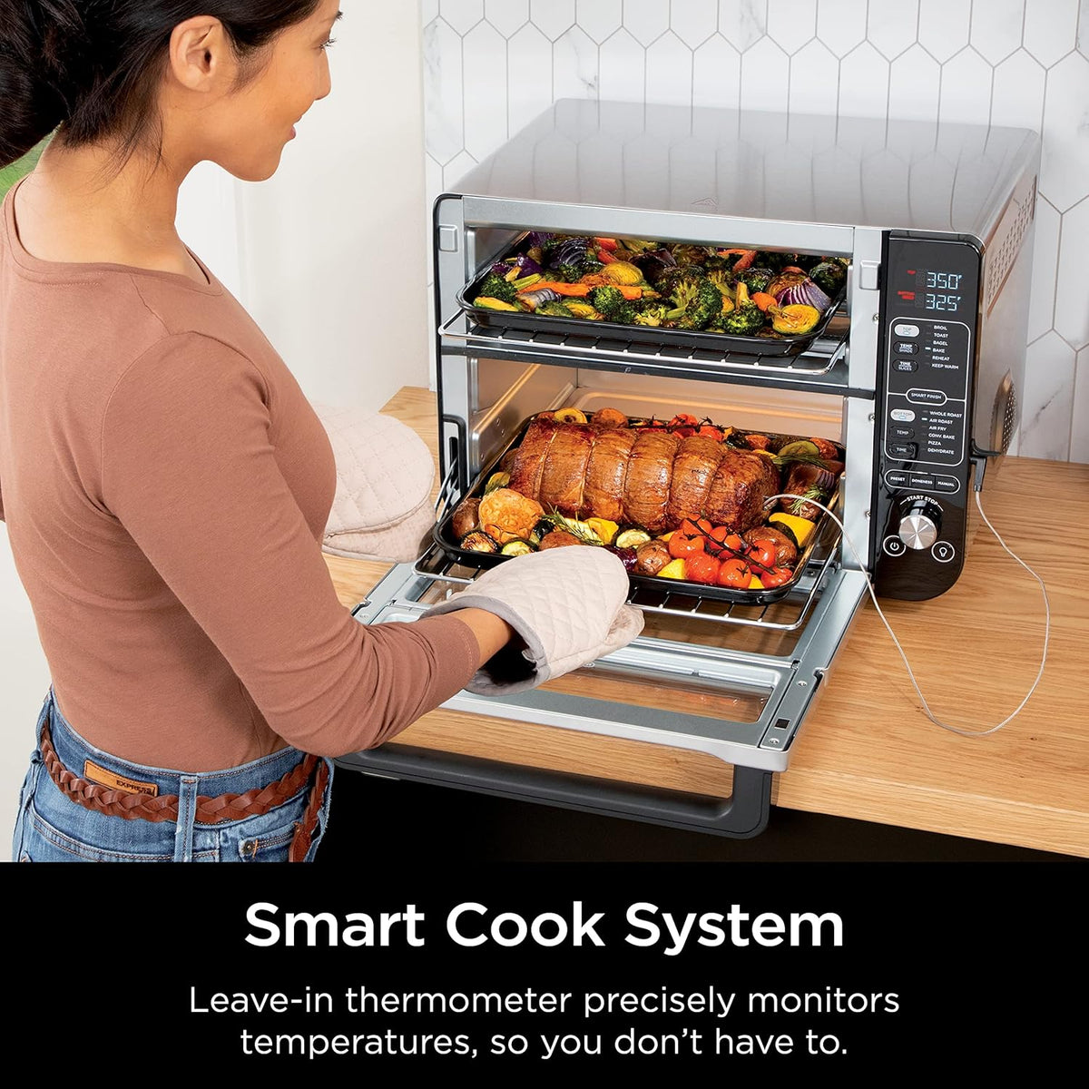 Ninja - Four double intelligent 12 en 1 DCT451 avec FlexDoor, thermomètre, FlavorSeal, finition intelligente, convection supérieure rapide et fond frit à l'air, acier inoxydable