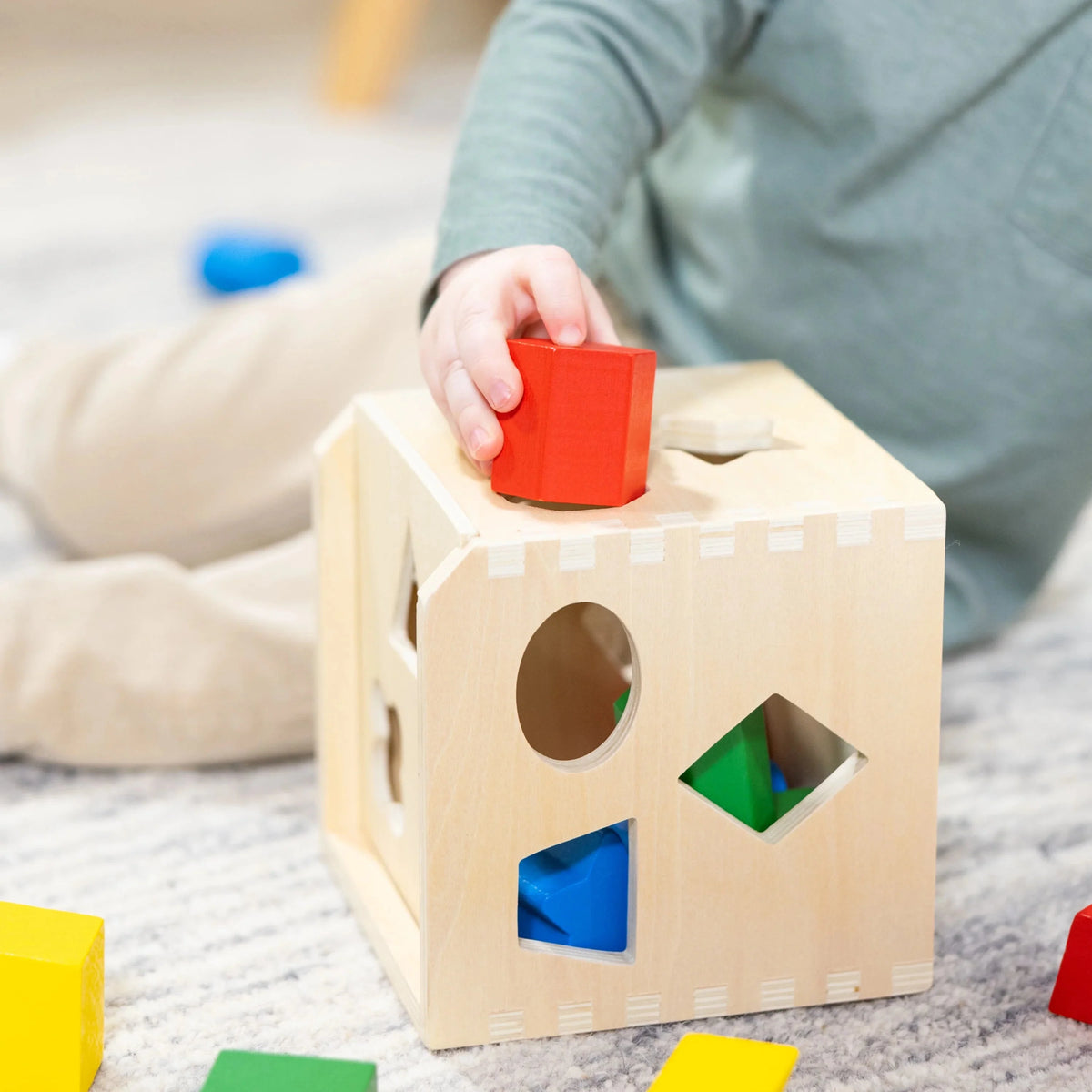 Melissa & Doug Cubo de Clasificación de Formas – Juguete Clásico de Madera con 12 Formas