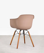 Silla de Polipropileno y Madera Elon Arms
