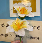 Lirios de papel crepé para decoración de bodas y del hogar.