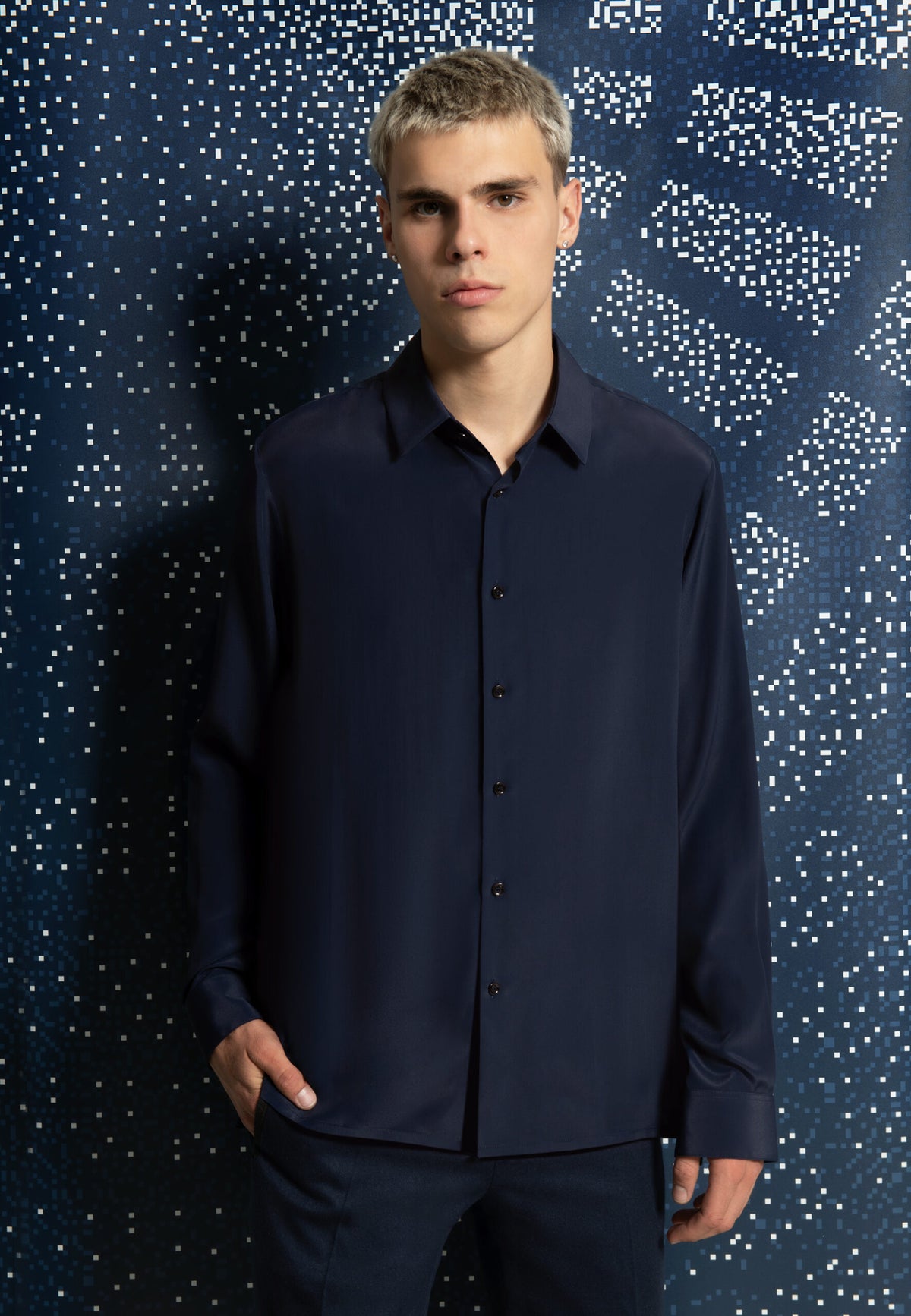 Chemise en crêpe fluide bleu marine