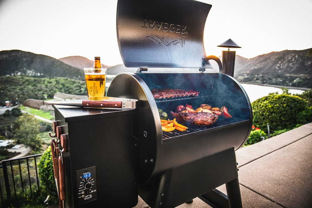 Parrilla y Ahumador Eléctrico de Pellet de Madera Traeger Pro 22, Bronce
