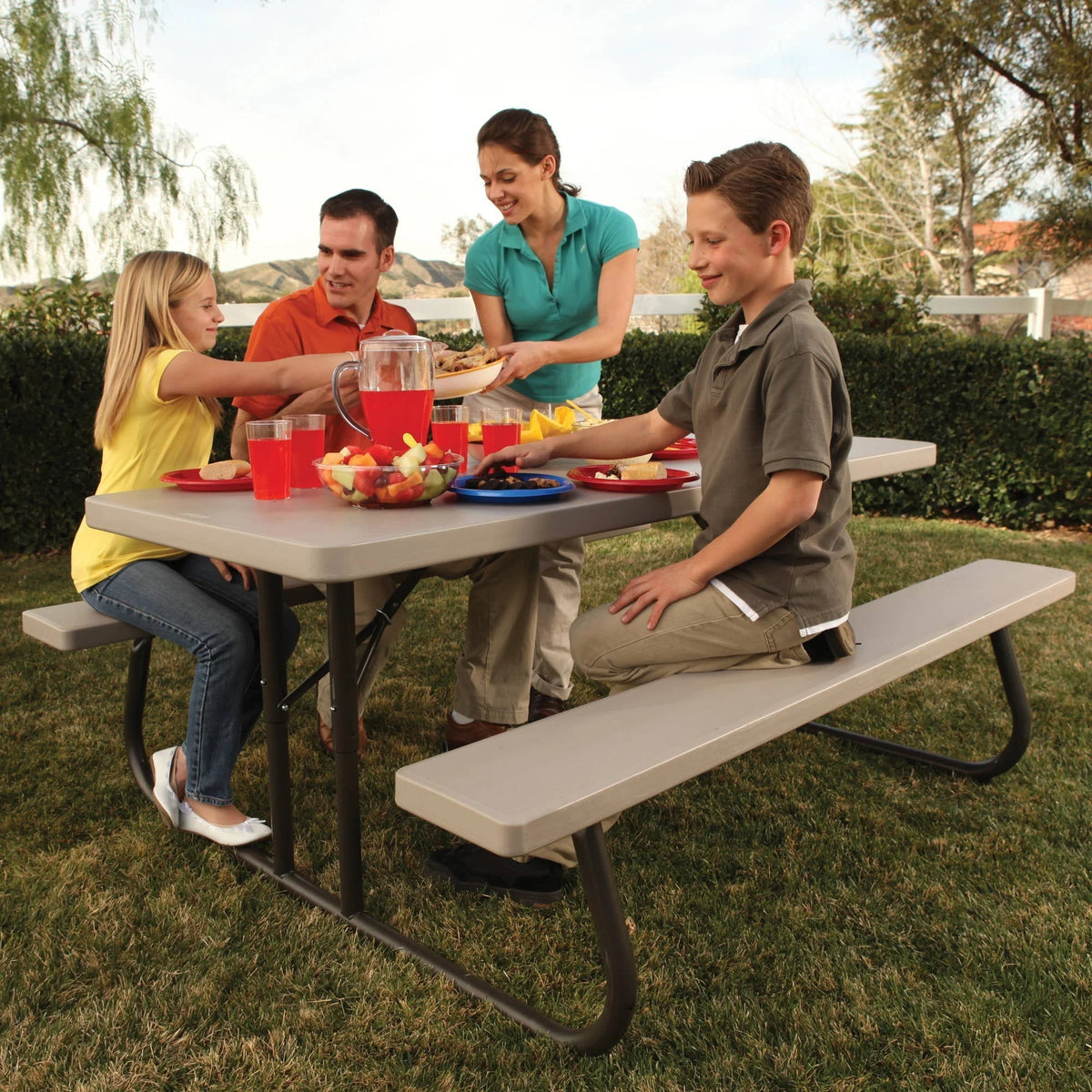 Lifetime Mesa de Picnic Plegable de 6 Pies, Color Yeso (Putty), 22119