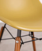 Silla de Polipropileno y Madera Elon
