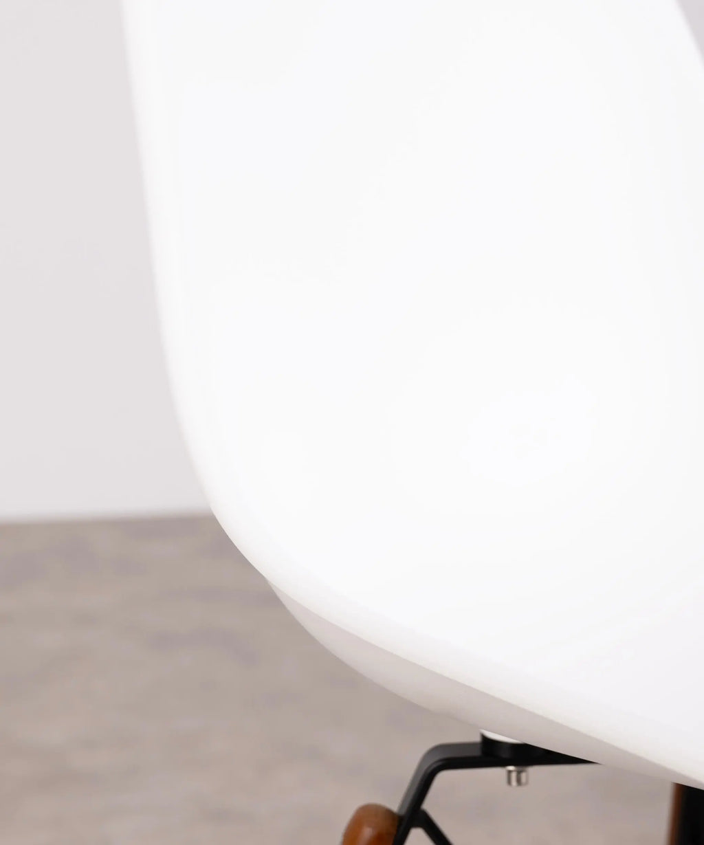 Silla de Polipropileno y Madera Elon