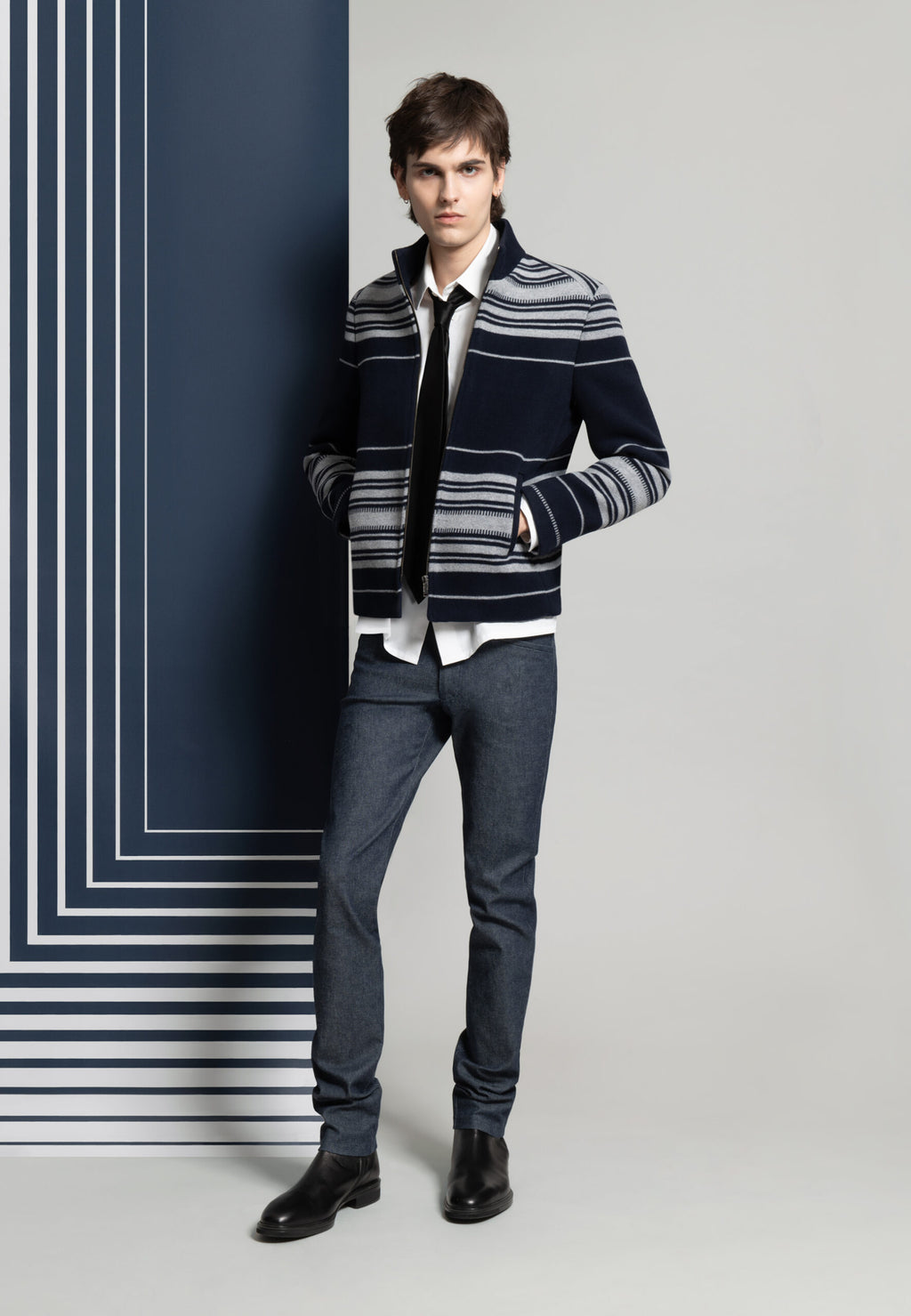 Blouson zippé en laine et cachemire bleu marine à rayures