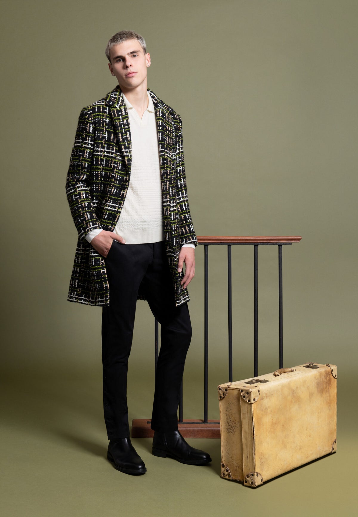 Manteau en tweed de laine noir, vert, beige et blanc