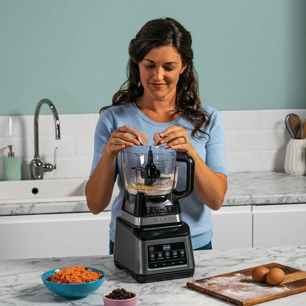 Ninja 3-en-1 Robot de cuisine et mixeur avec 5 programmes: Mixer, Mixer Max, Hacher, Mélanger, Purée, Bol 1,8L, Cruche 2,1L, Tasse 700ml, 1200W, lavables au lave-vaisselle, Auto-iQ, Noir BN800EU