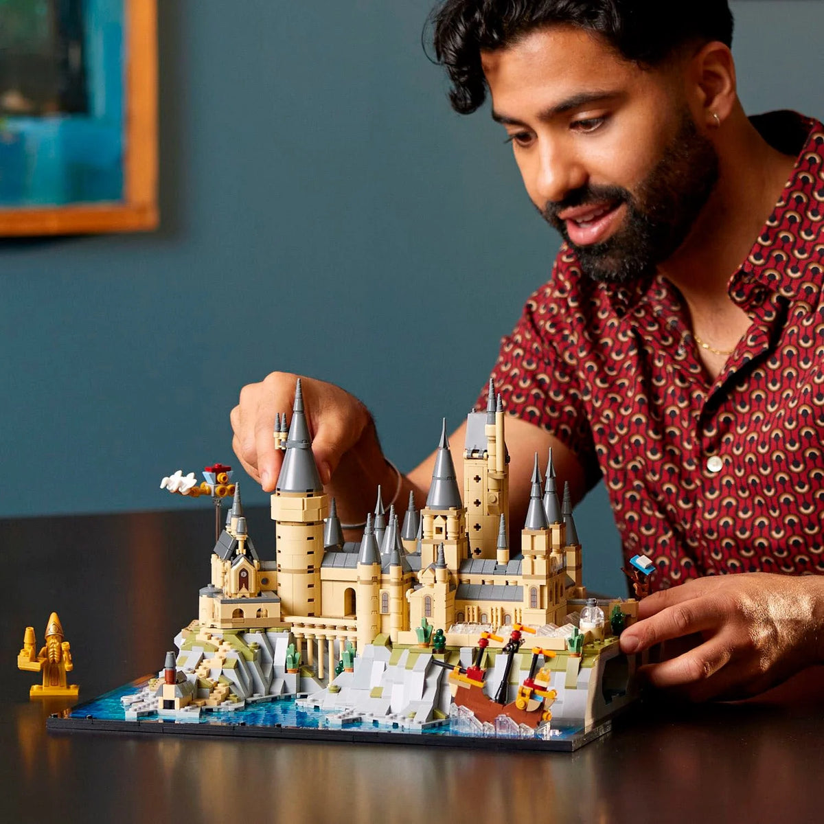 LEGO – Harry Potter Castillo de Hogwarts y Terrenos Set de Construcción Mágica 76419