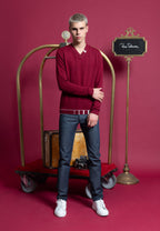 look homme pull jersey en laine mérinos bordeaux motig géométrique blanc pantalon denim stretch sneakers blanches