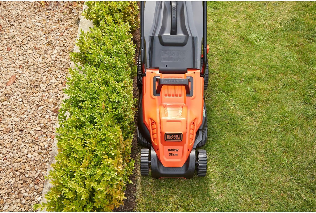 BLACK+DECKER BEMW471ES, Cortacésped eléctrico 1.600W 38 cm, Anchura de Corte de 38 cm, 6 Alturas Ajustables de Corte de 20, 30, 40, 50, 60 y 70 mm, Mango EASYSTEER de 3 Posiciones