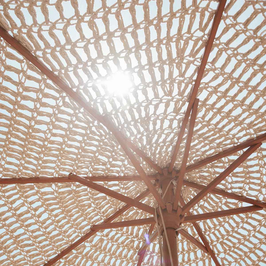Sombrilla hecha de macramé BINIBECA para exterior ø210x229cm