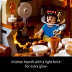 LEGO – Disney Casa de Blancanieves y los Siete Enanitos Set para Construir y Exhibir 43242
